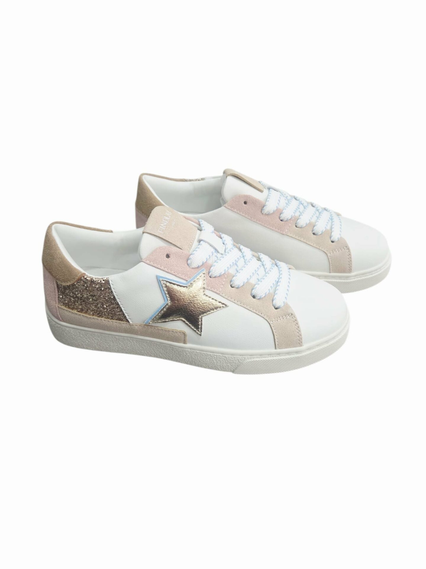 Sneakers ecopelle bianche rosa e beige, con stella oro,piccola parte glitter e parte scamosciata, suola antiscivolo. Comode. Spedizione Gratuita Sneakers ecopelle bianche rosa e beige, con stella oro,piccola parte glitter e parte scamosciata, suola antiscivolo. Comode. Spedizione Gratuita