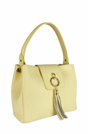 Borsa in vera pelle,made Italy,con manico ampio, pattina con cerchio dorato e nappina,chiusura con zip interno foderato con tasche interne,tasca con zip sul retro.Dotata di tracolla. misure H22 B14 L28colore giallo pastello Spedizione Gratuita