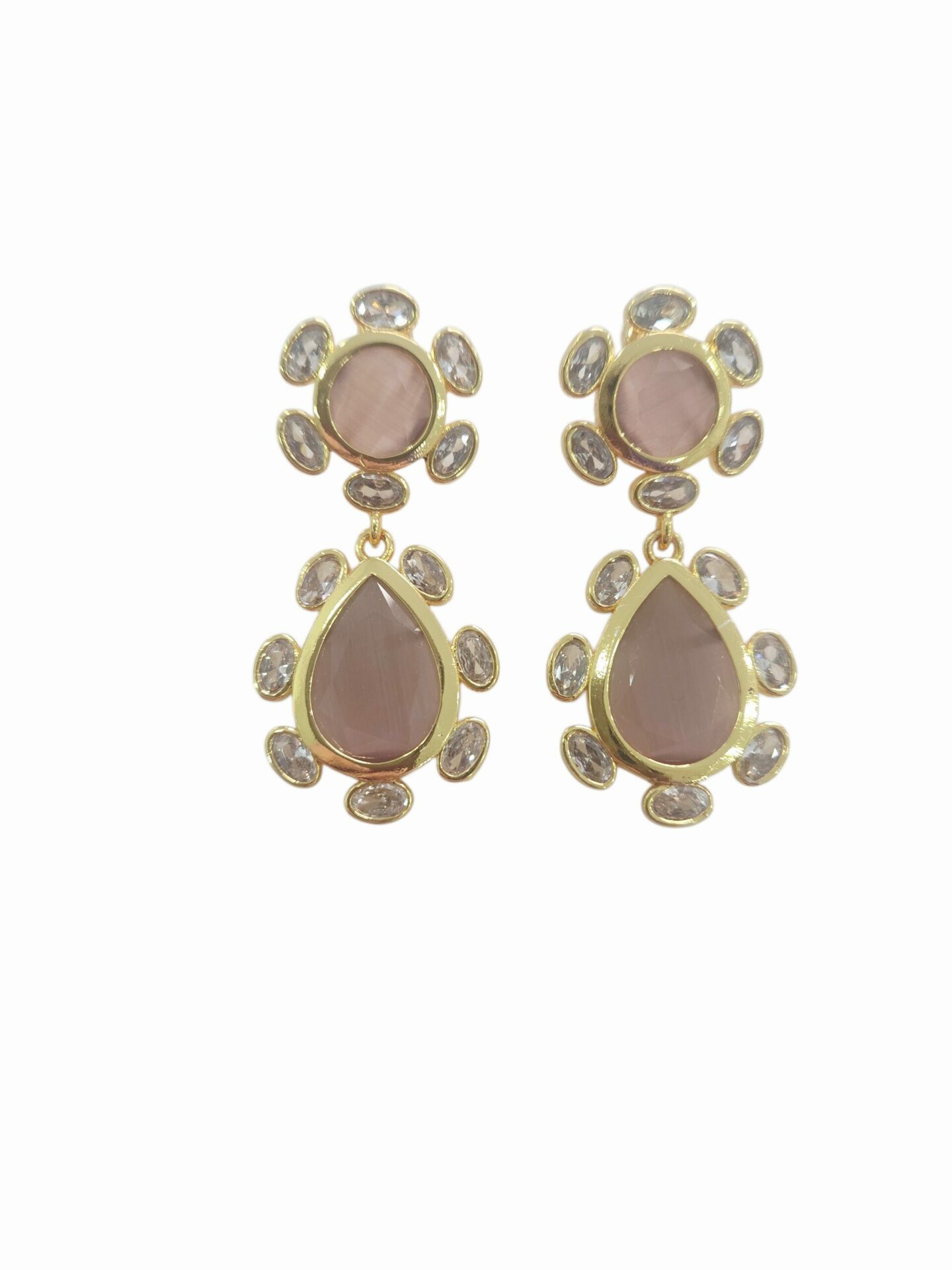 Orecchini realizzati con ottone, occhio di gatto colori cipria e zirconi
lunghezza 4cm 
peso 7gr Spedizione Gratuita