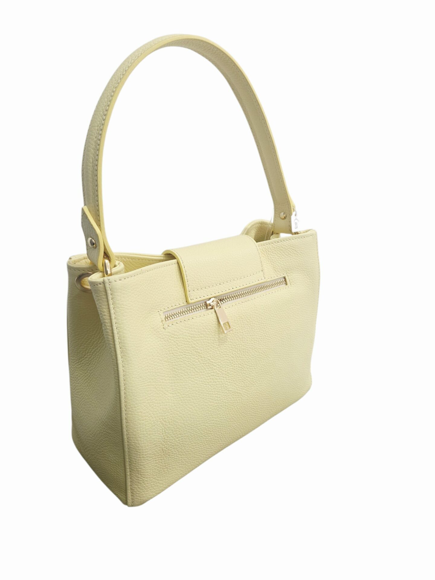 Genuine leather bag, made in Italy, with a wide handle, flap with a gold circle and tassel, zip closure, lined interior with internal pockets, and a zip pocket on the back. Equipped with a shoulder strap. Dimensions: H22 W14 L28. Color: pastel yellow. Free shipping Borsa in vera pelle,made Italy,con manico ampio, pattina con cerchio dorato e nappina,chiusura con zip interno foderato con tasche interne,tasca con zip sul retro.Dotata di tracolla. misure H22 B14 L28colore giallo pastello Spedizione Gratuita