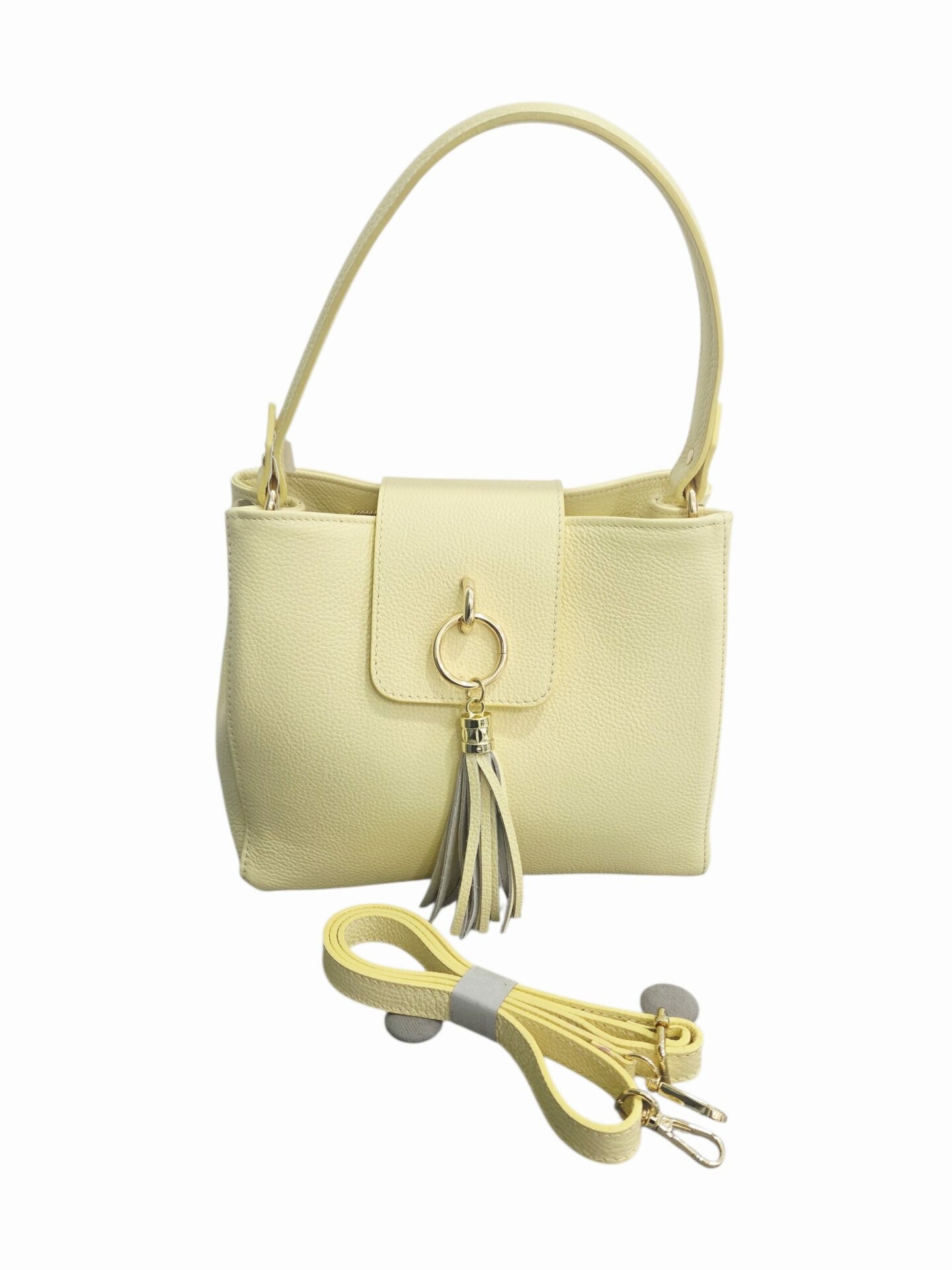 Genuine leather bag, made in Italy, with a wide handle, flap with a gold circle and tassel, zip closure, lined interior with internal pockets, and a zip pocket on the back. Equipped with a shoulder strap. Dimensions: H22 W14 L28. Color: pastel yellow. Free shipping Borsa in vera pelle,made Italy,con manico ampio, pattina con cerchio dorato e nappina,chiusura con zip interno foderato con tasche interne,tasca con zip sul retro.Dotata di tracolla. misure H22 B14 L28colore giallo pastello Spedizione Gratuita