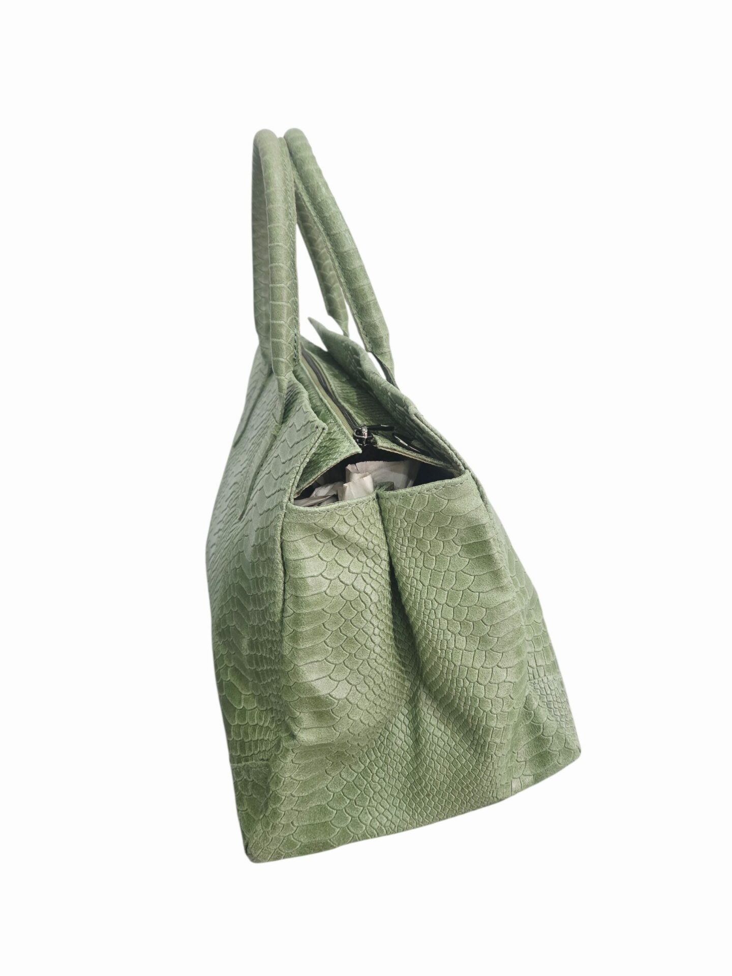 Maxi bags, genuine leather bag, made in Italy, with three lined internal compartments and side pockets, central zip pocket. Equipped with shoulder strap and zip closure. Spacious, comfortable and lightweight. Dimensions: L 40 W 22 H 28 Free shipping Maxi bags, borsa in vera pelle,made Italy, con tre scomparti interni foderati e tasche laterali,centrale con zip. Dotata di tracolla e chiusura con zip.Ampia,comoda e leggeramisure L 40 B22 H28 Spedizione Gratuita
