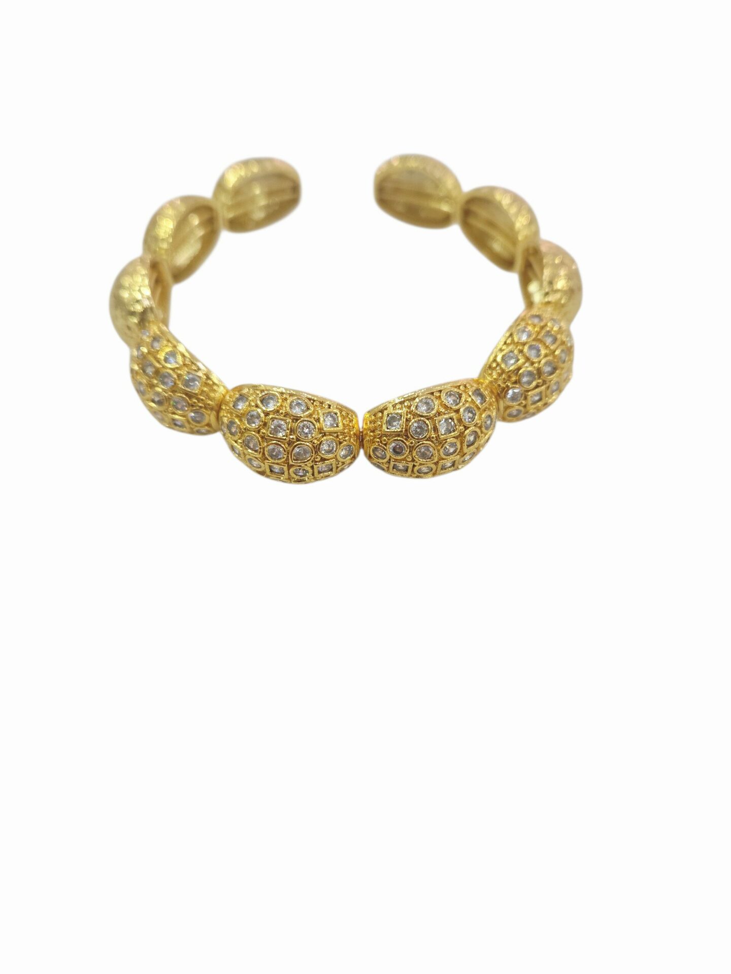 Interlocking bracelet handcrafted with beaten brass and 4 central ovals with set white zircons Free shipping Bracciale ad incastro realizzato artigianalmente con ottone battuto e 4 ovali centrali con zirconi bianchi incastonati Spedizione Gratuita