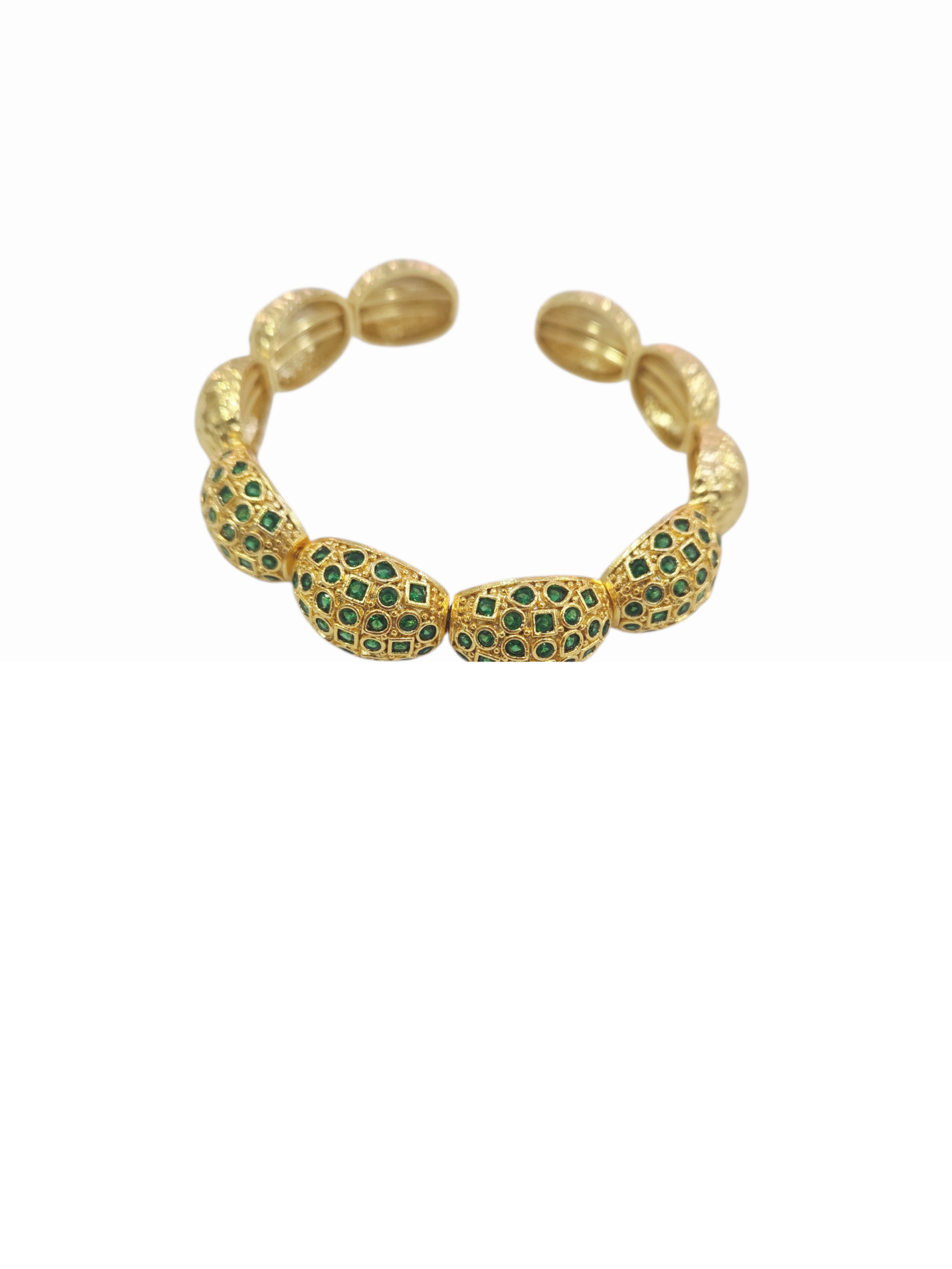 Bracciale ad incastro realizzato artigianalmente con ottone battuto e 4 ovali centrale con zirconi verdi incastonati Spedizione Gratuita Bracciale ad incastro realizzato artigianalmente con ottone battuto e 4 ovali centrale con zirconi verdi incastonati Spedizione Gratuita