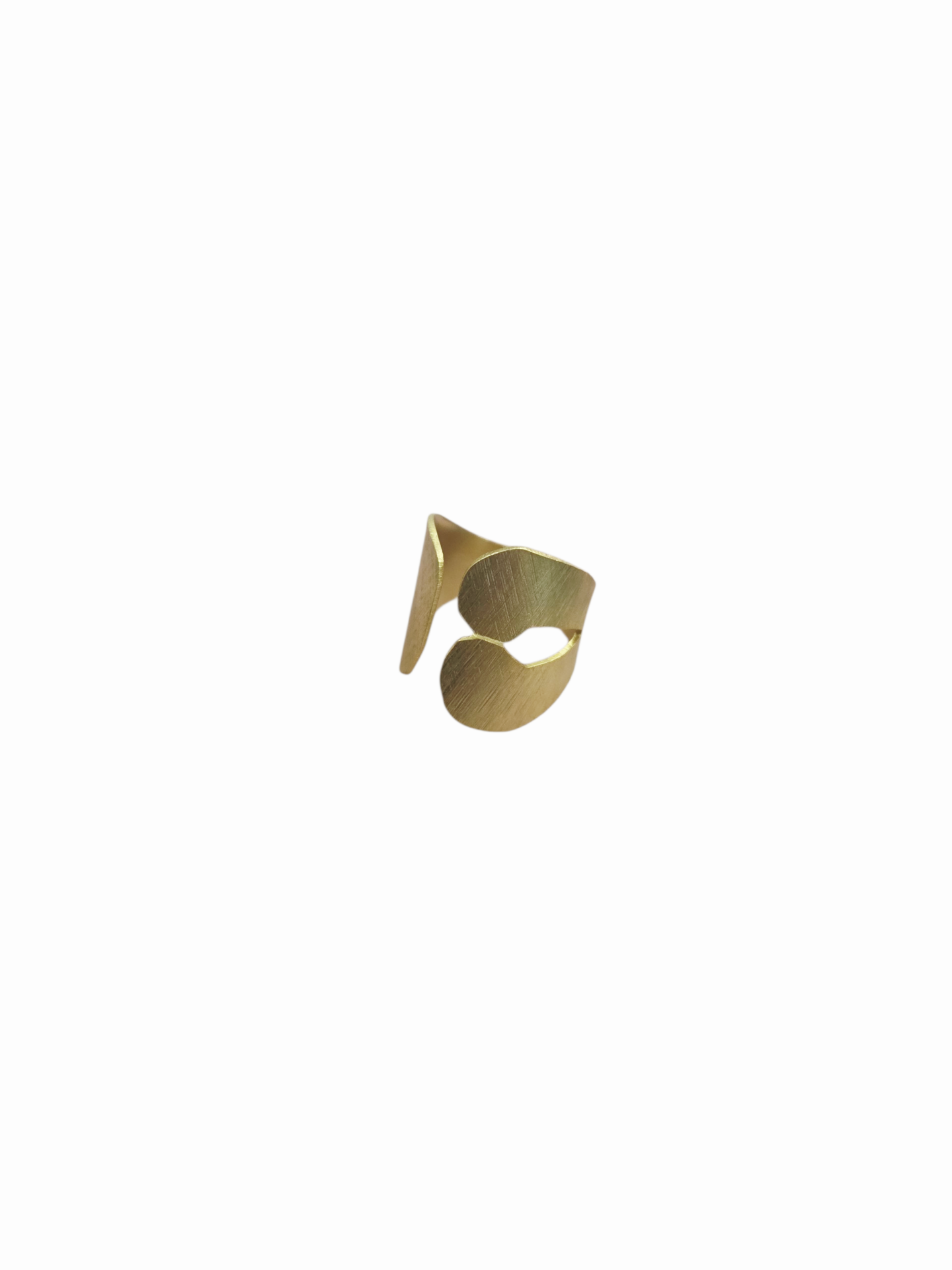 Adjustable band ring made of gold-plated striated brass. Free shipping Anello Fascione regolabile realizzato in ottone striato dorato. Spedizione Gratuita