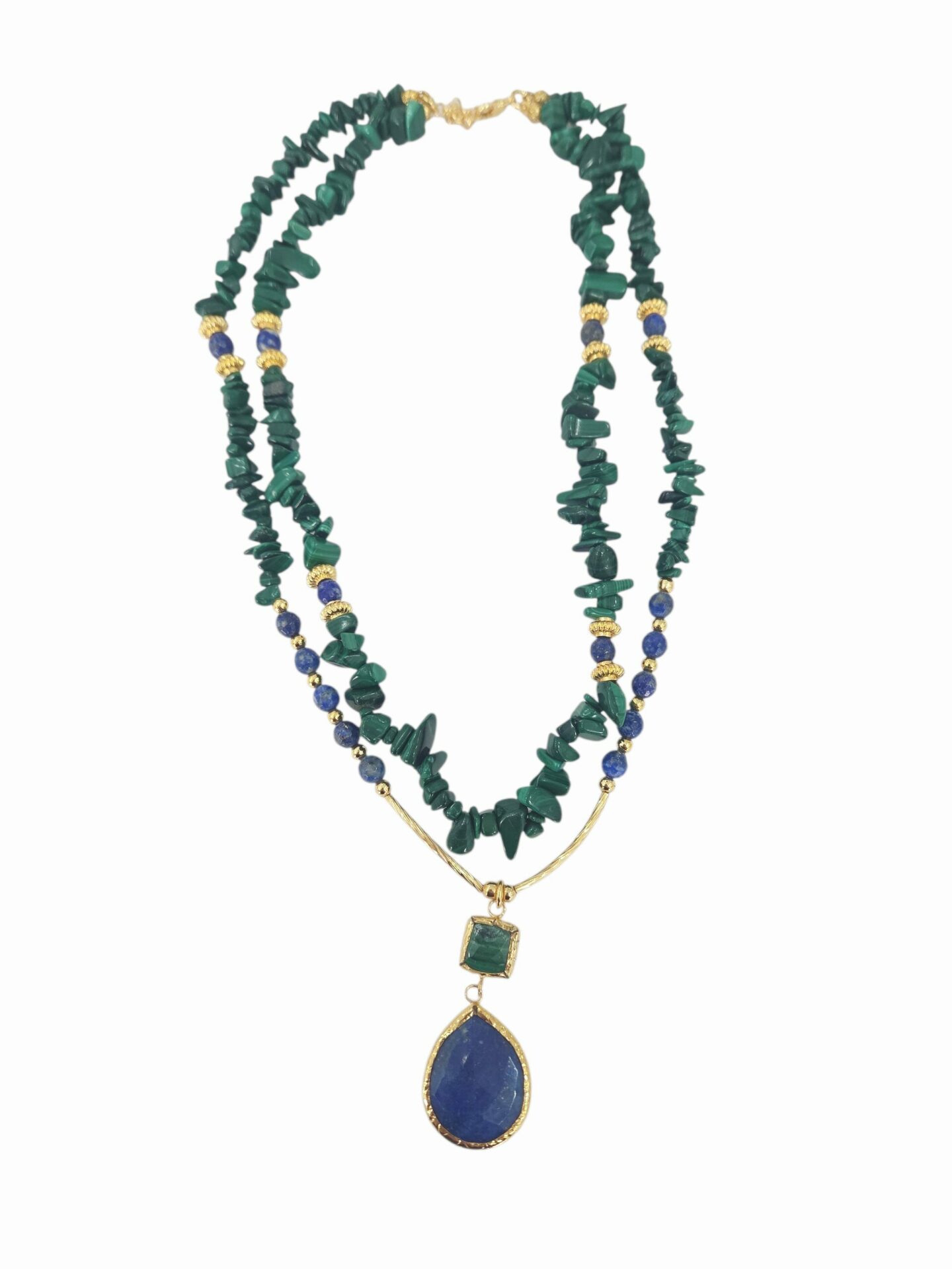 Collana girocollo regolabile doppio filo realizzata con malachite, lapislazzuli ed elementi dorati in ottone 
lunghezza 48cm
lunghezza ciondolo 5cm Spedizione Gratuita