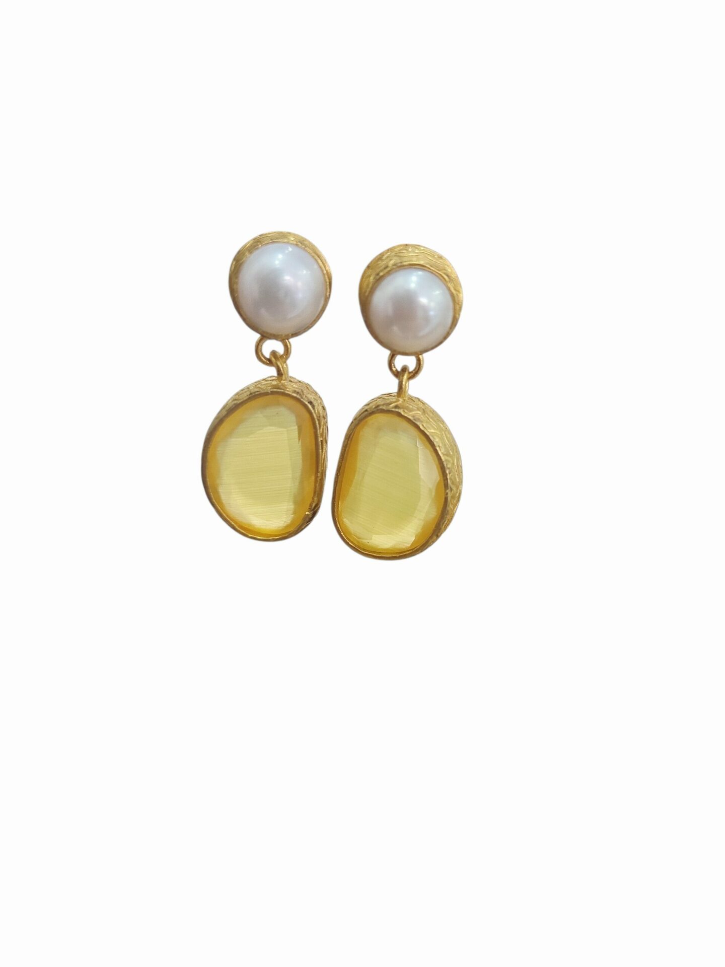 Orecchini realizzati su base in ottone con occhio di gatto giallo e perle di fiume a lobo con ago e farfalla
peso 3.9gr
lunghezza 2.5cm Spedizione Gratuita Orecchini realizzati su base in ottone con occhio di gatto giallo e perle di fiume a lobo con ago e farfalla
peso 3.9gr
lunghezza 2.5cm Spedizione Gratuita