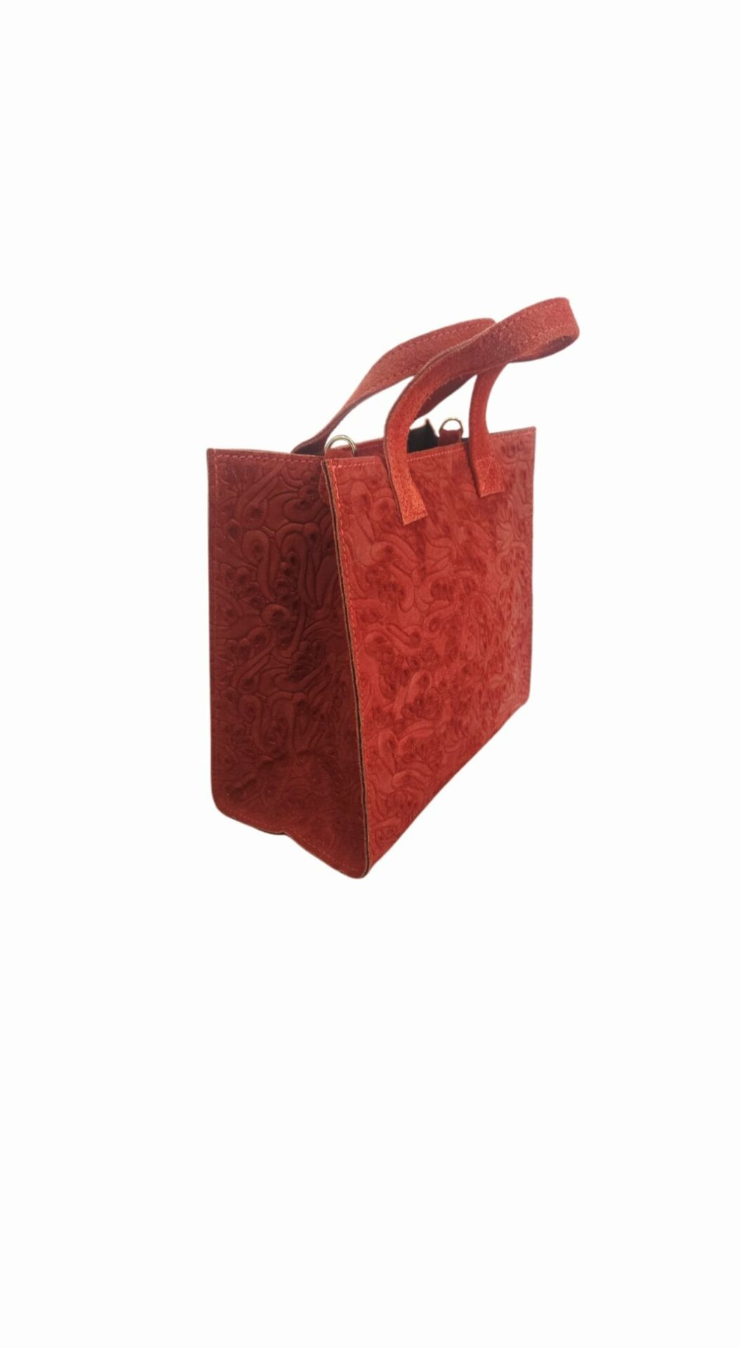 Borsa realizzata in vera pelle, camoscio stampato, made italy , dotata di tracolla  chiusura con zip,tasca unica interna. Misure H26 B 12 L 27
colore rosso Spedizione Gratuita