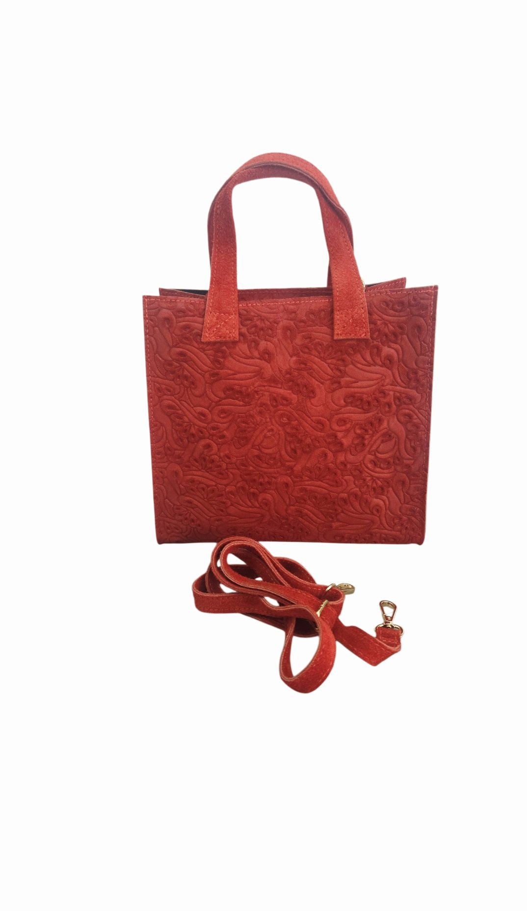 Bag made of genuine leather, printed suede, made in Italy, with shoulder strap, zip closure, single internal pocket. Dimensions: H 26 W 12 L 27 color: red Free shipping Borsa realizzata in vera pelle, camoscio stampato, made italy , dotata di tracolla chiusura con zip,tasca unica interna. Misure H26 B 12 L 27colore rosso Spedizione Gratuita