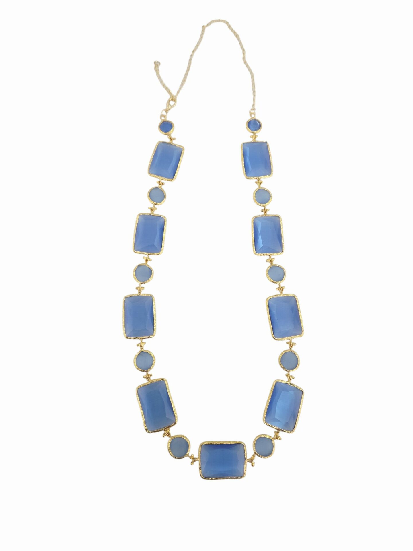 Collana realizzata con piastre rettangolari e tonde in occhio di gatto circondate da ottone. Possibilità si farla sia girocollo che lunga. 
Lunghezza 71cm Spedizione Gratuita