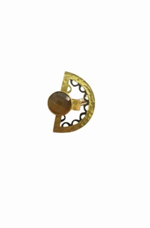 Anello regolabile realizzato in ottone battuto dorato con dettagli neri ed occhio di gatto marrone incastonata Spedizione Gratuita