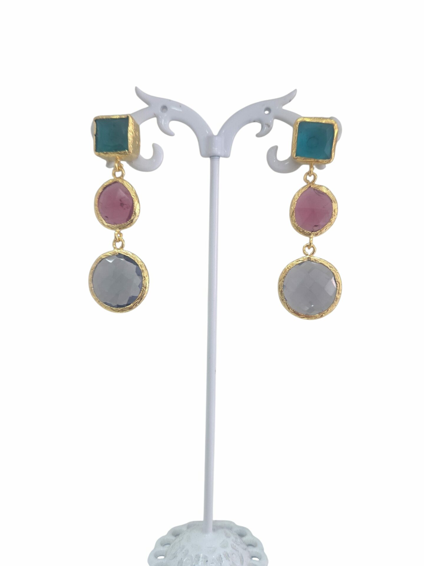 Orecchini  realizzati con quarzi multicolore e varie forme contornati da ottone
lunghezza 5 cm
peso 5.5gr Spedizione Gratuita