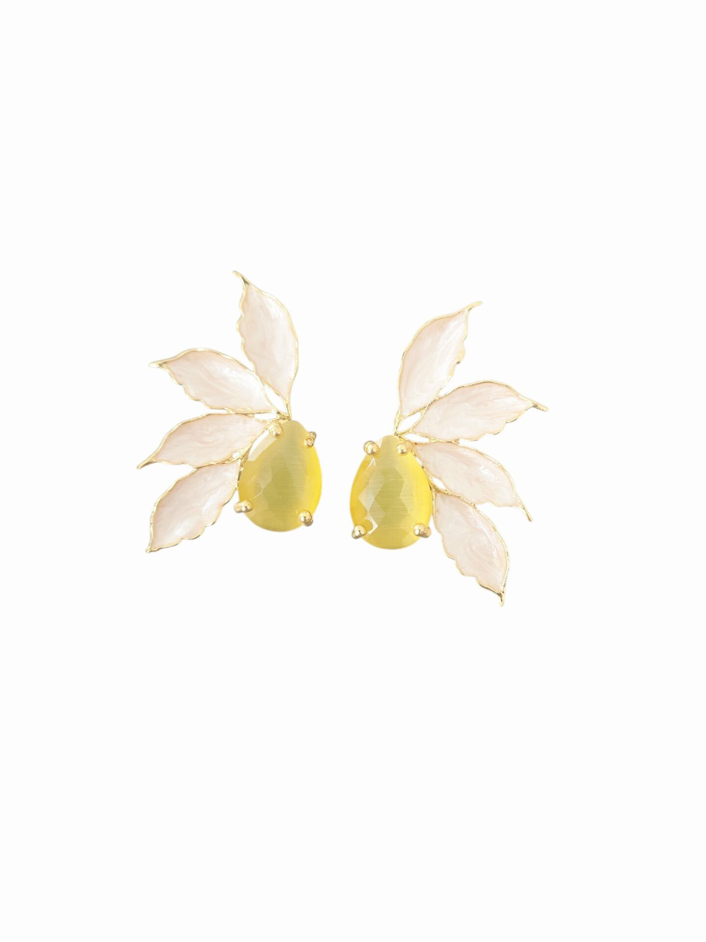 Orecchini realizzati con occhio di gatto giallo ed ottone smaltato neutro
peso 7gr
lunghezza 4cm Spedizione Gratuita Orecchini realizzati con occhio di gatto giallo ed ottone smaltato neutro
peso 7gr
lunghezza 4cm Spedizione Gratuita