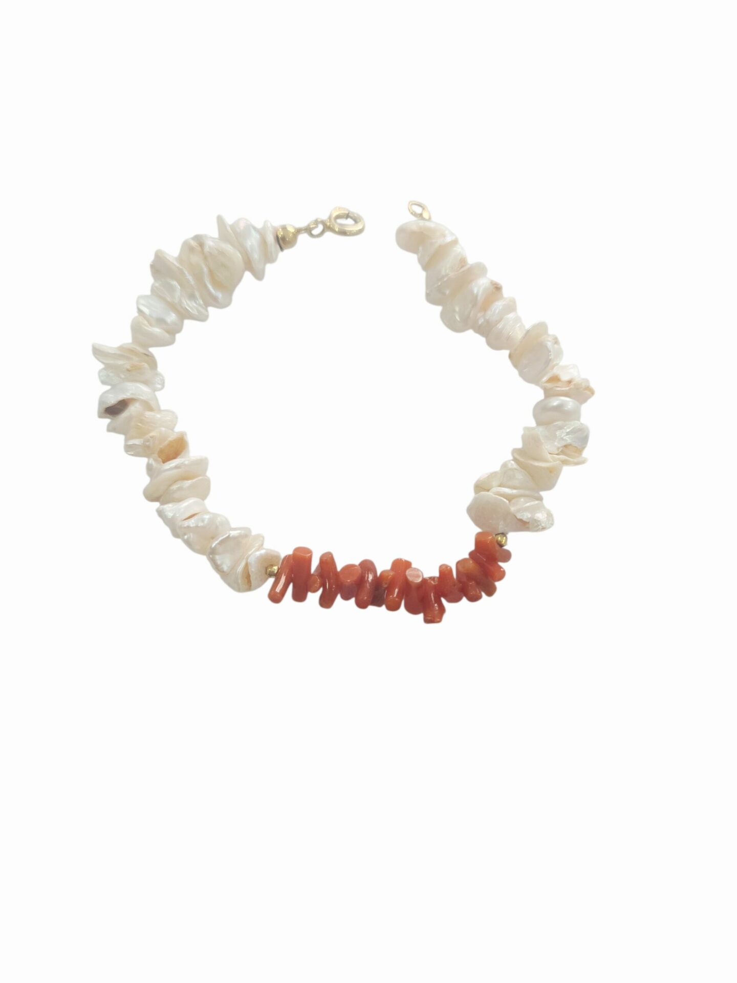 Bracciale realizzato con madreperla e corallo con chiusura in argento925 placcata oro. lunghezza 17cm Spedizione Gratuita Bracciale realizzato con madreperla e corallo con chiusura in argento925 placcata oro. lunghezza 17cm Spedizione Gratuita