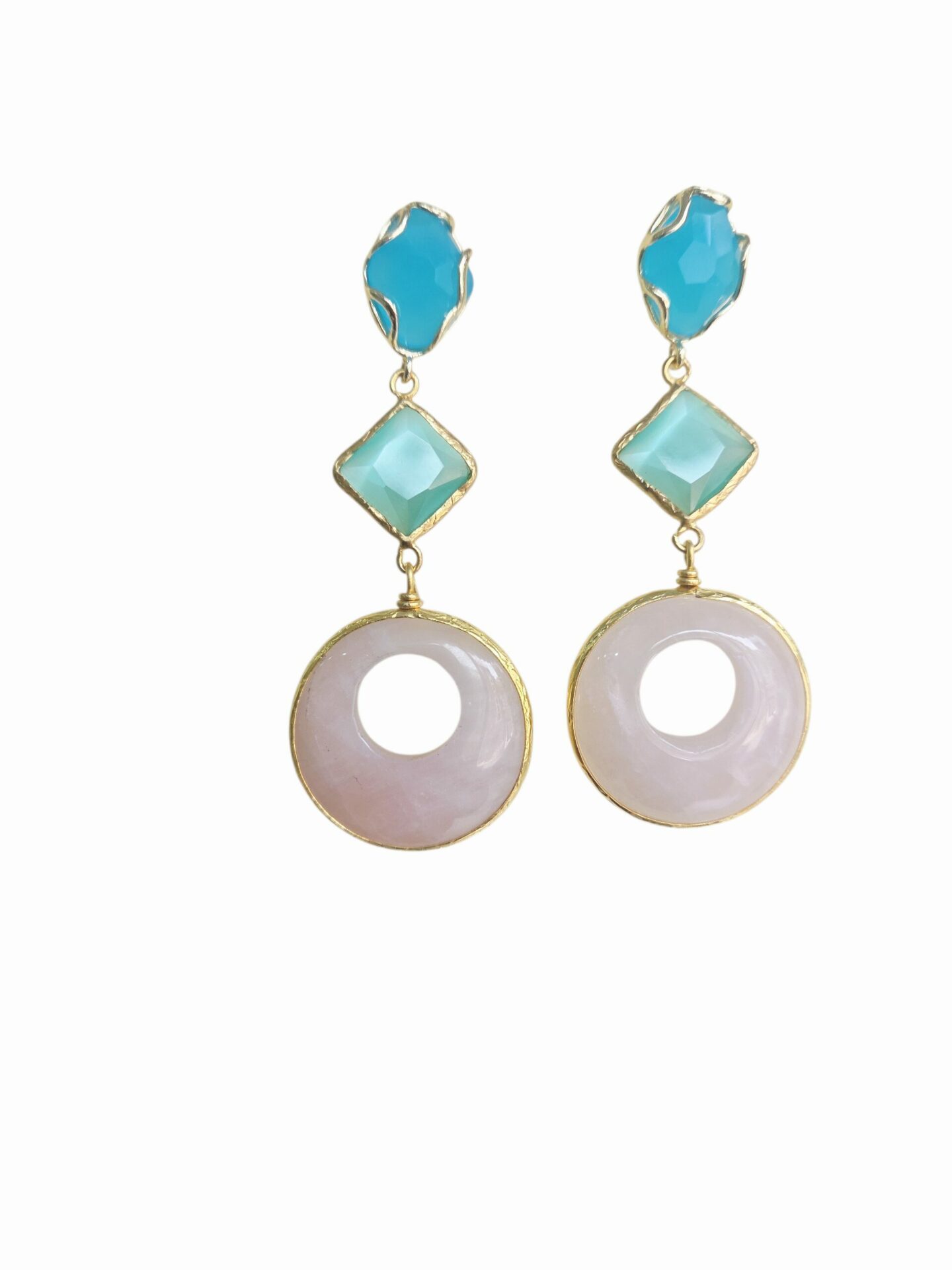 Orecchini  realizzati con quarzo rosa, ed occhio di gatto verde acqua e turchese circondati da ottone
lunghezza 7cm
peso 10.4gr Spedizione Gratuita
