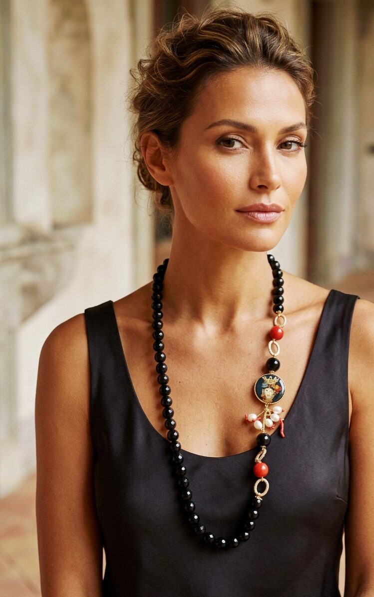 Collana lunga realizzata con onice, pasta di corallo,perle di fiume e rametti di corallo con laterale in mattonella pietra lavica di Caltagirone dipinta con testa di moro
lunghezza 82cm Spedizione Gratuita Collana lunga realizzata con onice, pasta di corallo,perle di fiume e rametti di corallo con laterale in mattonella pietra lavica di Caltagirone dipinta con testa di moro
lunghezza 82cm Spedizione Gratuita