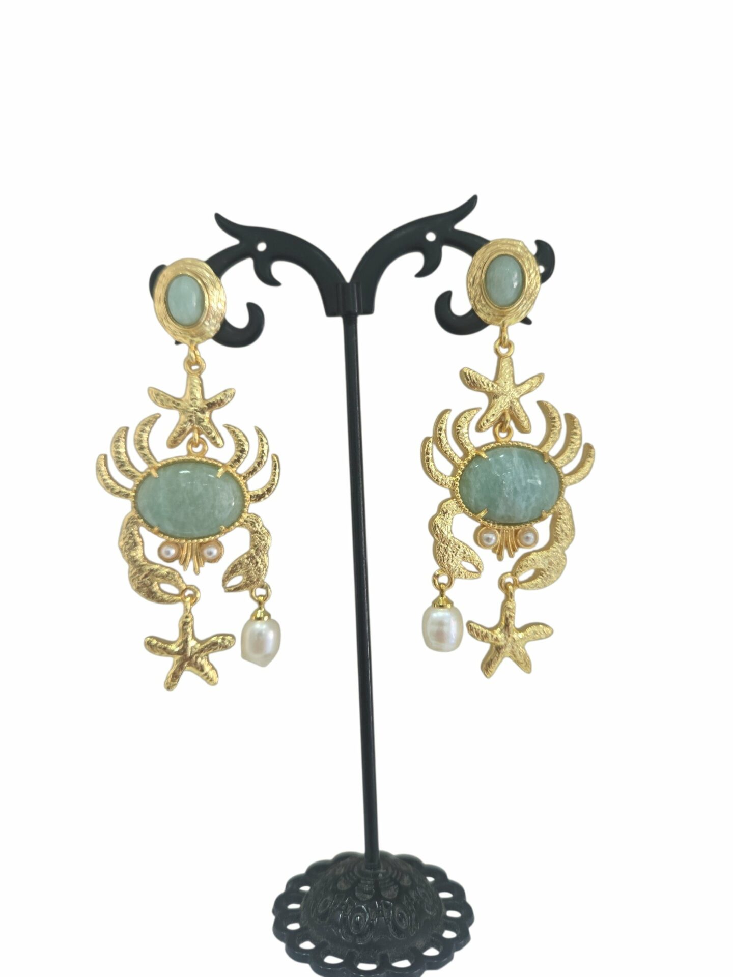 Orecchini  realizzati con ottone,amazzonite e perle di fiume
lunghezza 7cm peso 15.2gr Spedizione Gratuita