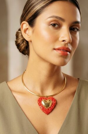 Collana girocollo in acciaio dorato regolabile con ciondolo cuore acciaio con scaglie di corallo Spedizione Gratuita