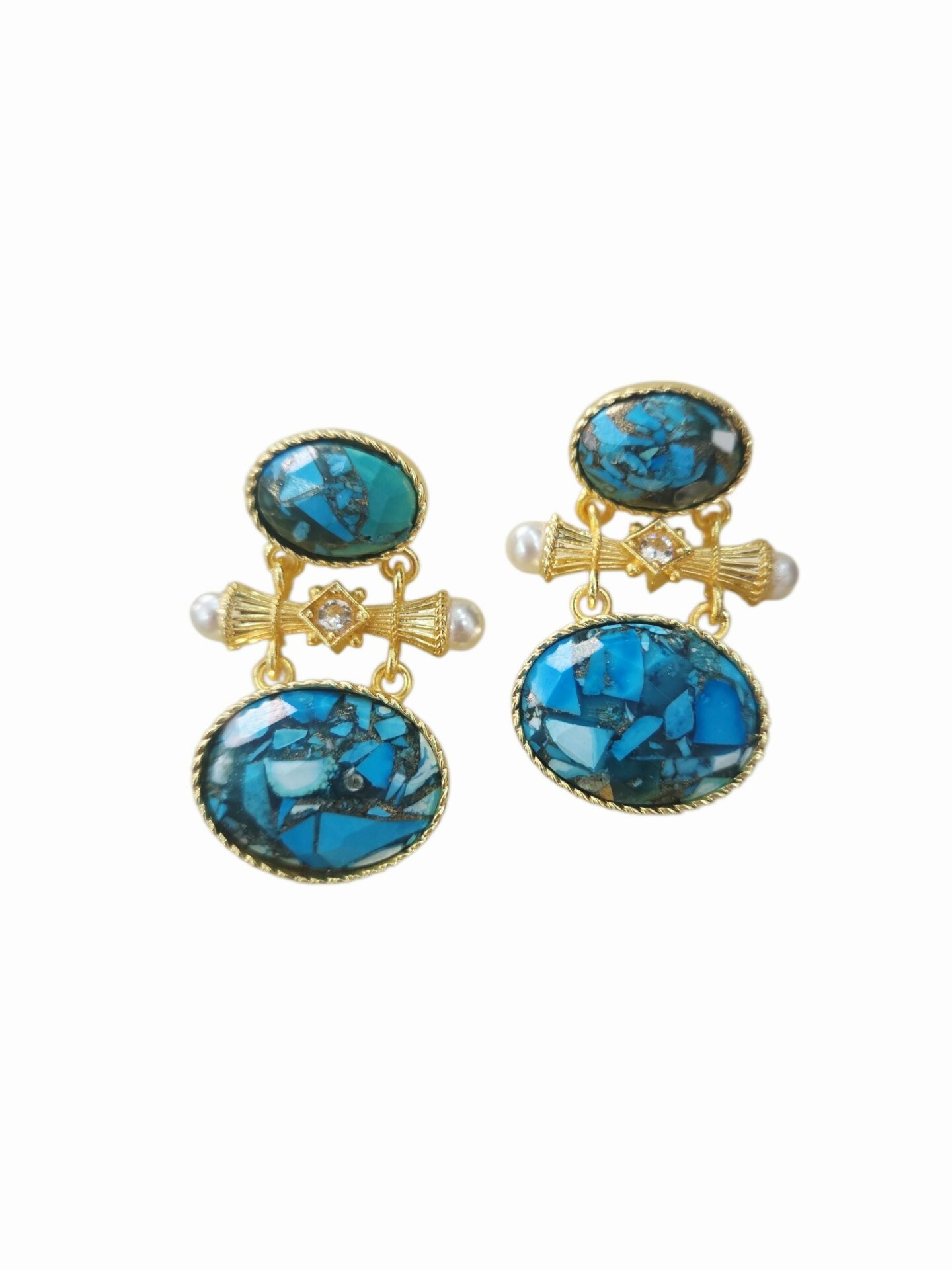 Orecchini realizzati in ottone con perline di maiorca,zircone e turchese
lunghezza 3.5cm
peso 9.4gr Spedizione Gratuita