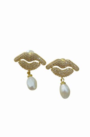 Orecchini  realizzati con perno labbra dorate con zirconi e perla di fiume
lunghezza 2cm
peso 2.7gr Spedizione Gratuita
