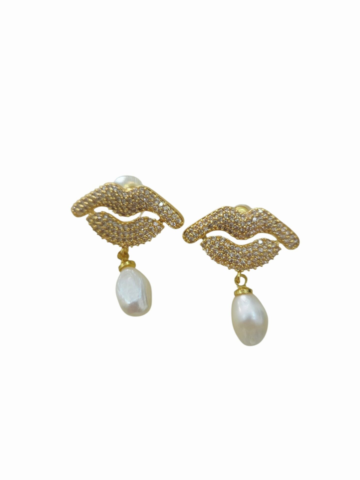 Orecchini realizzati con perno labbra dorate con zirconi e perla di fiume
lunghezza 2cm
peso 2.7gr Spedizione Gratuita Orecchini realizzati con perno labbra dorate con zirconi e perla di fiume
lunghezza 2cm
peso 2.7gr Spedizione Gratuita