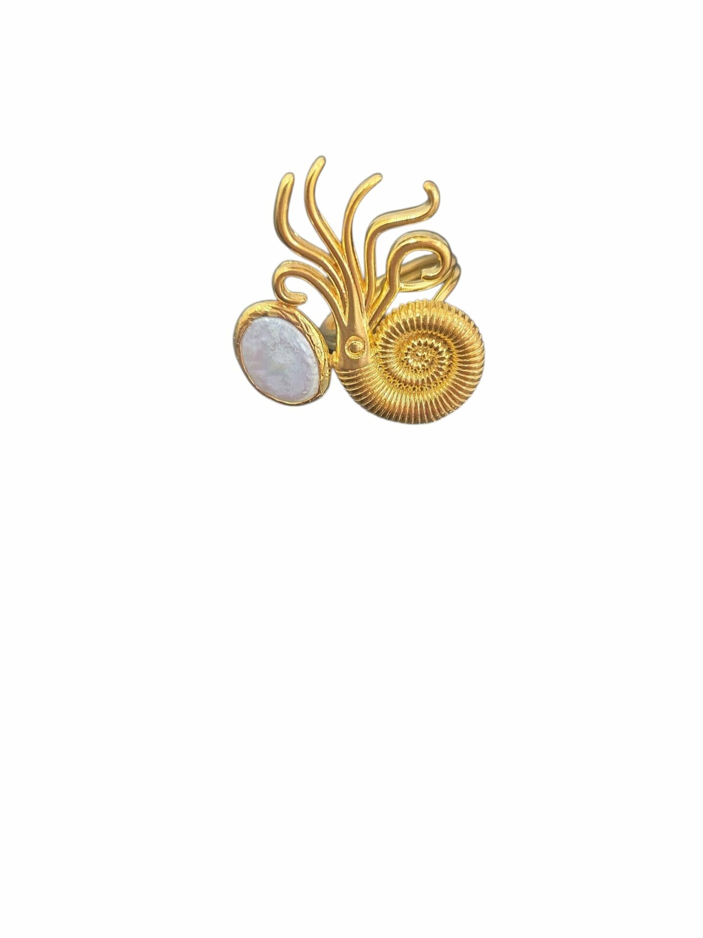 Anello regolabile realizzato con polipo in ottone e perla di fiume incastonata Spedizione Gratuita