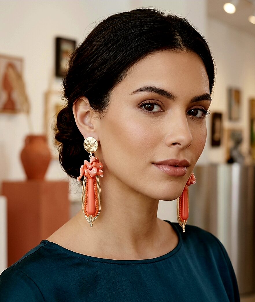 Handcrafted earrings with brass, pink/orange coral, quartz, and a coral paste drop. Length: 7.5cm, weight: 8.9g. Free shipping Orecchini realizzati artigianalmente con ottone, corallo rosa/arancio,quarzi e goccia in pasta di corallo.lunghezza 7.5cmpeso 8.9gr Spedizione Gratuita