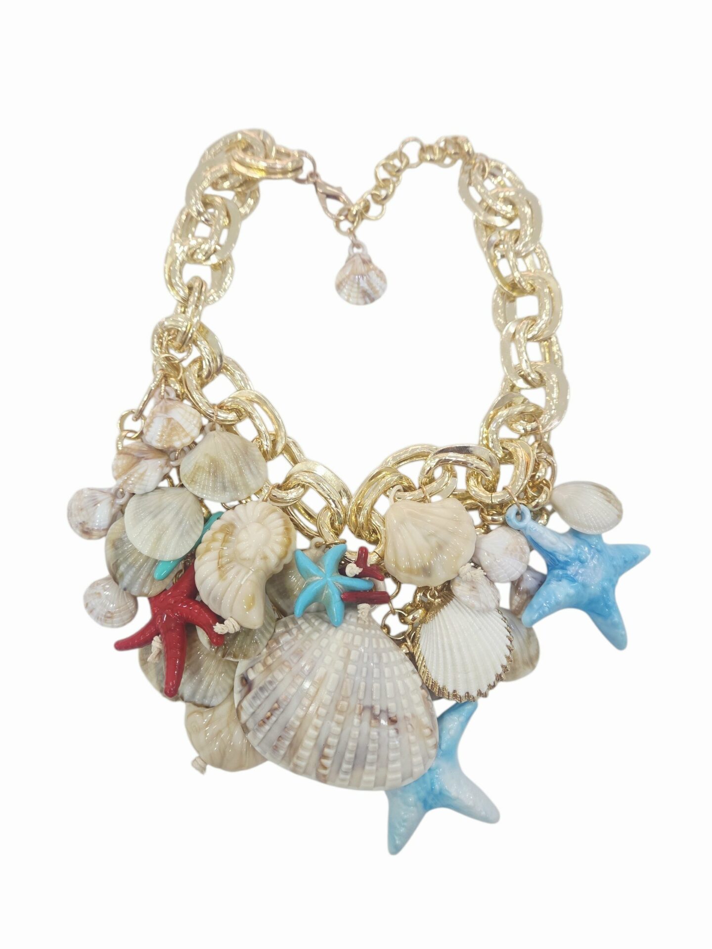 Collana girocollo regolabile realizzata con catena in alluminio e ciondoli in resina stelle e conchiglie celesti e neutre
lunghezza 50cm Spedizione Gratuita