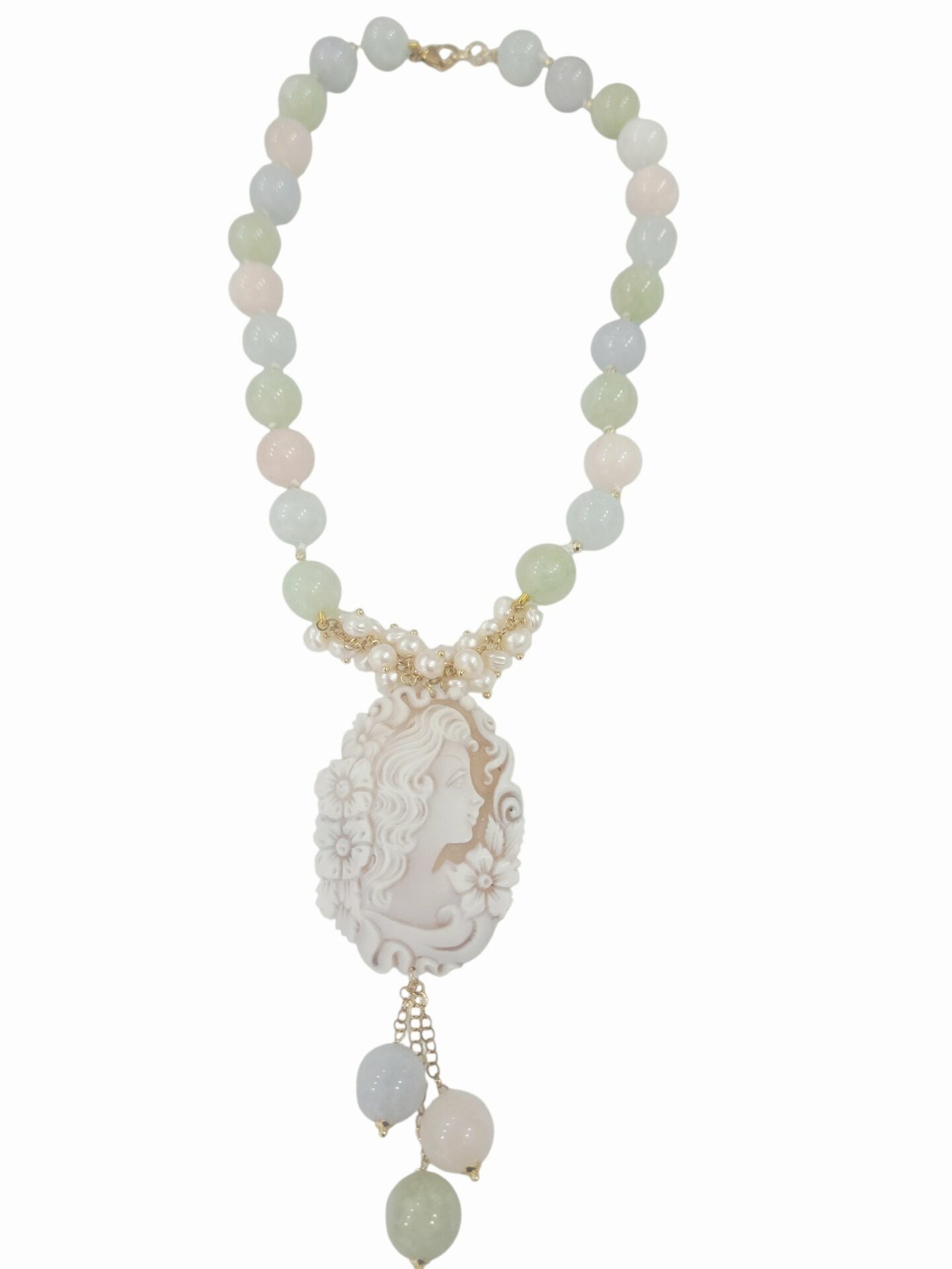 Collana girocollo realizzata con morganite,perle di fiume e cammeo di Torre del Greco,chiusura in acciaio
lungheza 50cm
lunghezza ciondolo 11cm Spedizione Gratuita