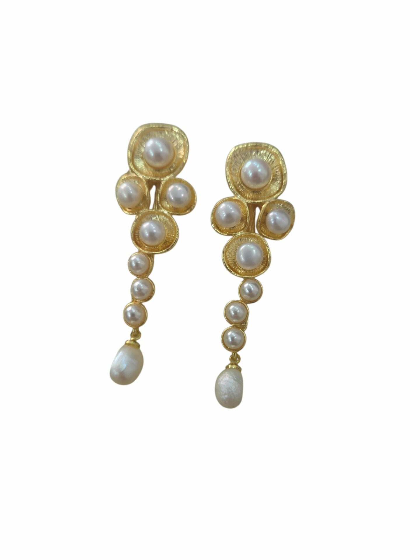 Orecchini realizzati su base in ottone con perle di fiume
lunghezza 5.5cm
peso 9gr Spedizione Gratuita
