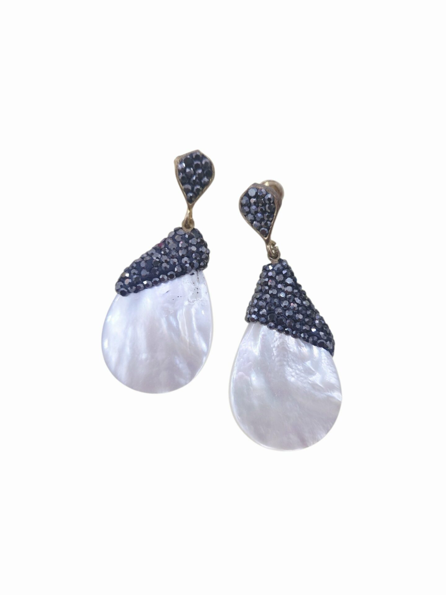 Orecchini  realizzati con madreperla e marcasite
lunghezza 4.5cm
peso 6.5gr Spedizione Gratuita