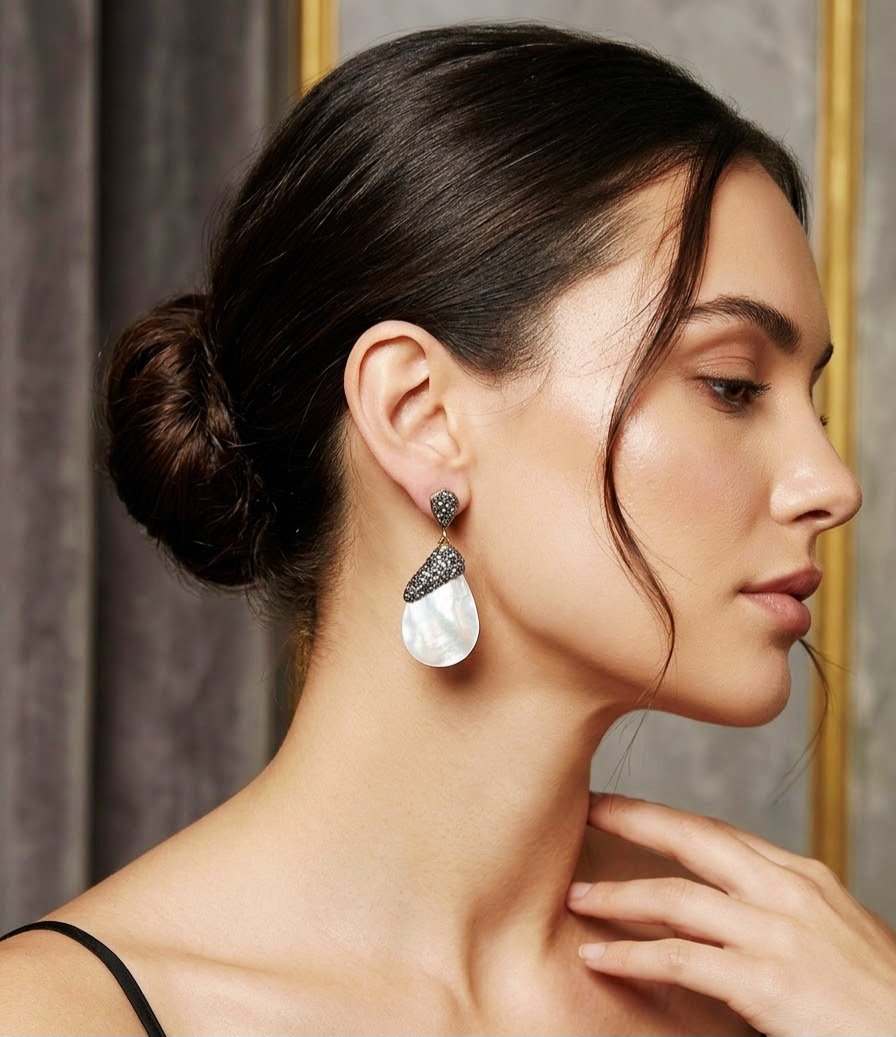 Orecchini realizzati con madreperla e marcasite
lunghezza 4.5cm
peso 6.5gr Spedizione Gratuita Orecchini realizzati con madreperla e marcasite
lunghezza 4.5cm
peso 6.5gr Spedizione Gratuita
