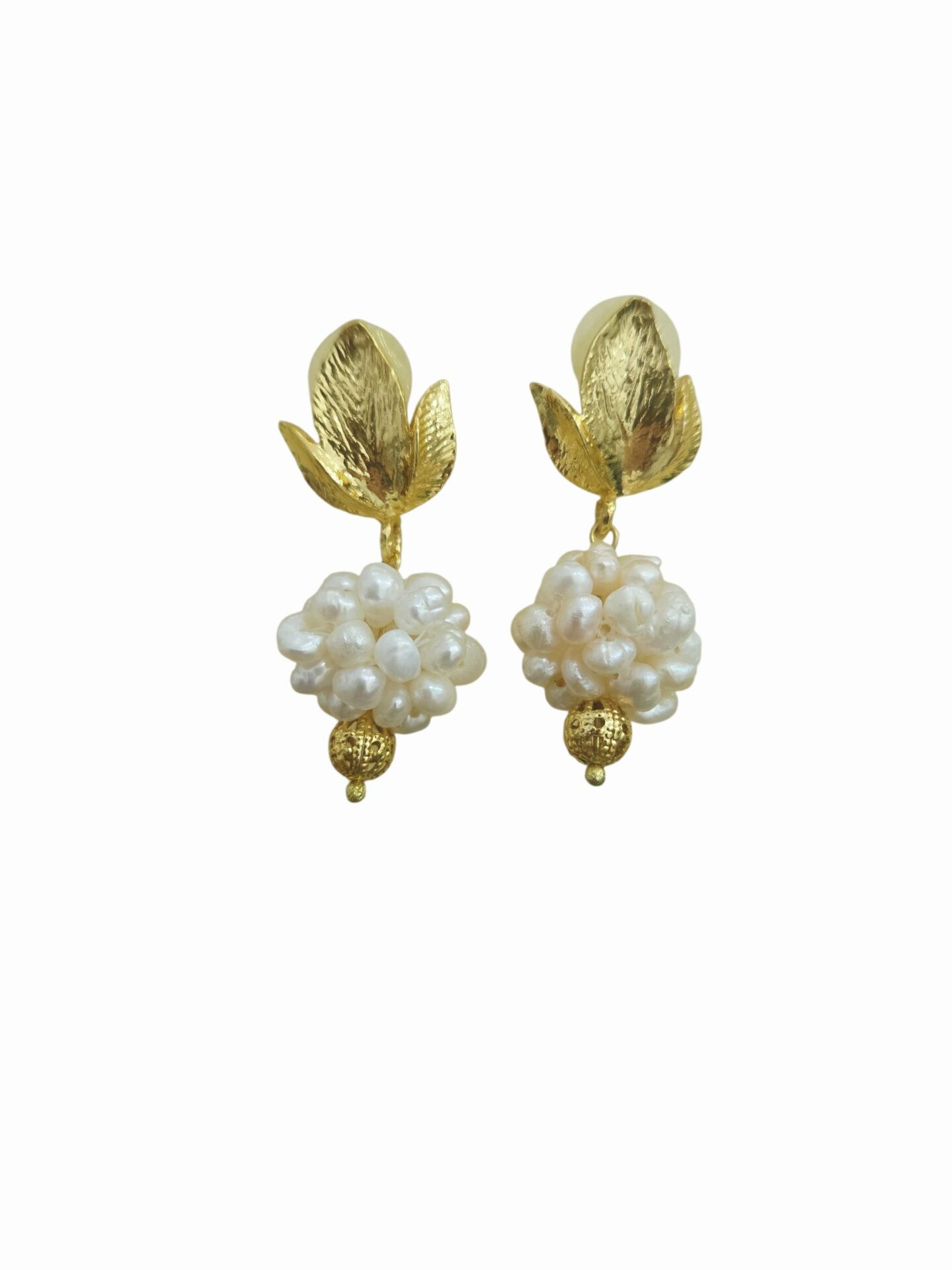 Orecchini realizzati con grappolo di perle di fiume ed ottone
lunghezza 4cm
peso 5.1gr Spedizione Gratuita