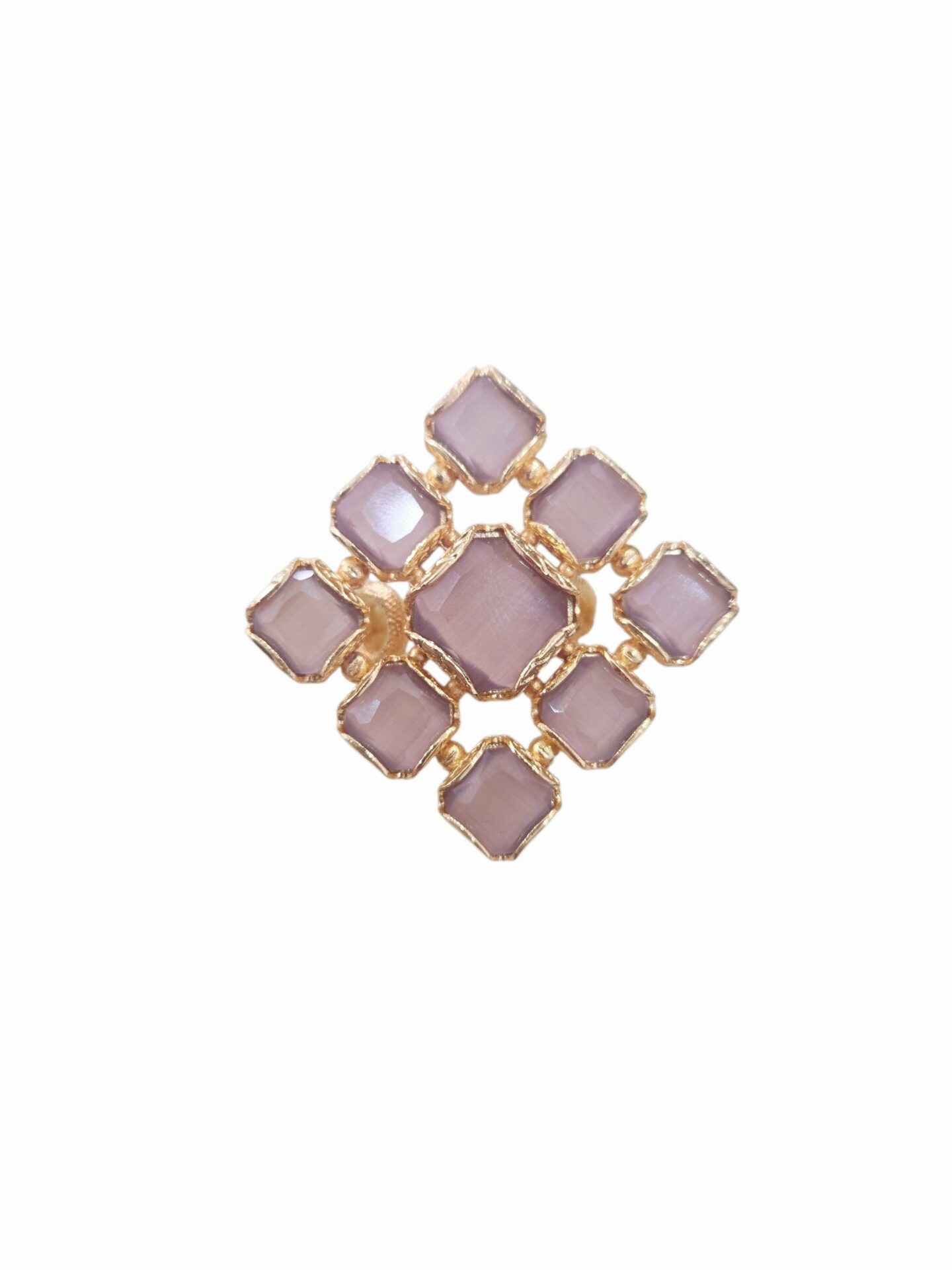 Anello regolabile realizzato con occhio di gatto cipria su base in ottone
lunghezza 4.5cm Spedizione Gratuita
