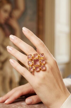 Anello regolabile realizzato con occhio di gatto cipria su base in ottone
lunghezza 4.5cm Spedizione Gratuita