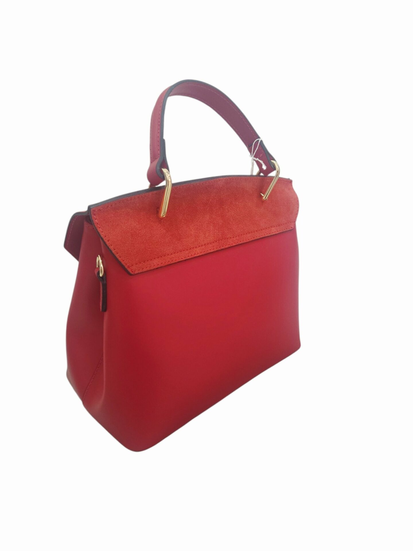 Borsa rossa, in vera pelle con pattina in camoscio,made Italy, dotata di tracolla interno foderato con tre scomparti,chiusura con bottone magnetico. Spedizione Gratuita